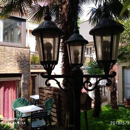 A 30m² Terrasse Et Jardin